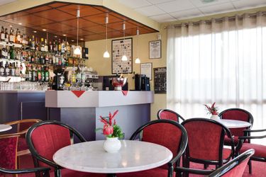 Hotel Hôtel De L'isle L'isle D'abeau: Photo 