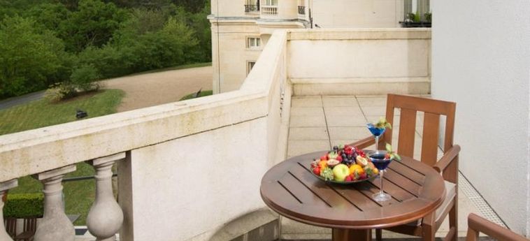 Tiara Chateau Hotel Mont Royal Chantilly:  LA CHAPELLE EN SERVAL