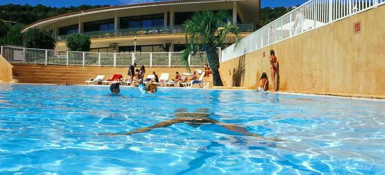 Hotel Village Vacances Le Parc Des Chênes By Popinns:  LA CROIX VALMER
