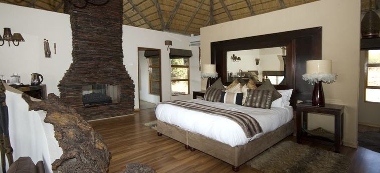 Hotel Umzolozolo Private Safari Lodge:  LADYSMITH