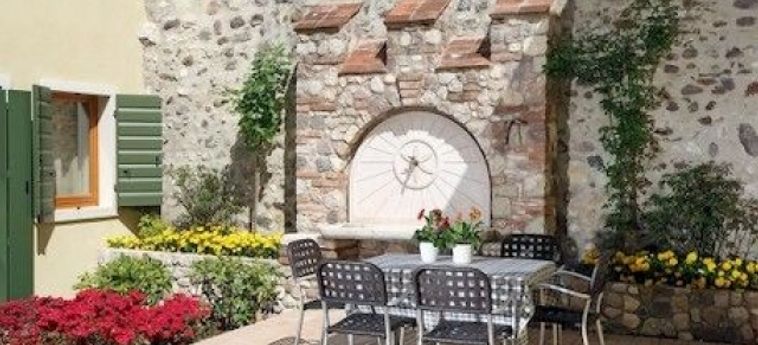 Hotel Residence Borgo Mondragon:  LAGO DE GARDA