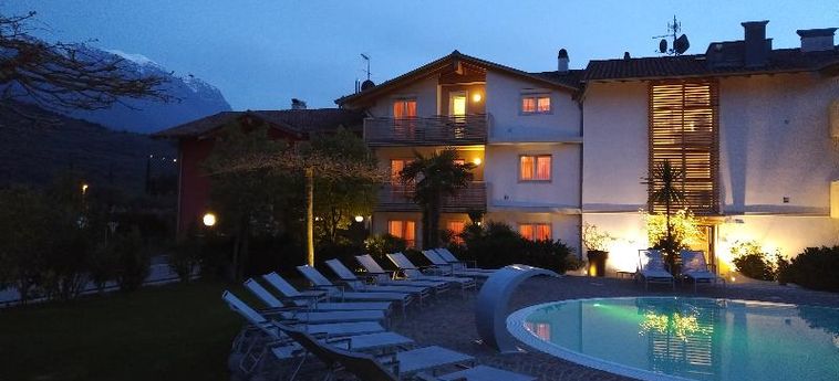 4 Limoni Apartment Resort:  LAGO DE GARDA