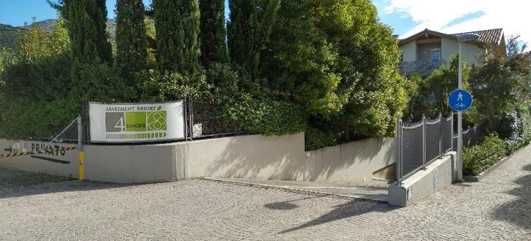 4 Limoni Apartment Resort:  LAGO DE GARDA