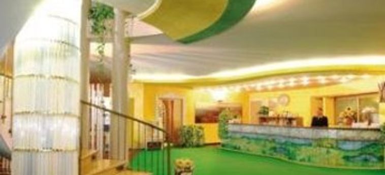 Hotel Golf Cà Degli Ulivi:  LAGO DE GARDA