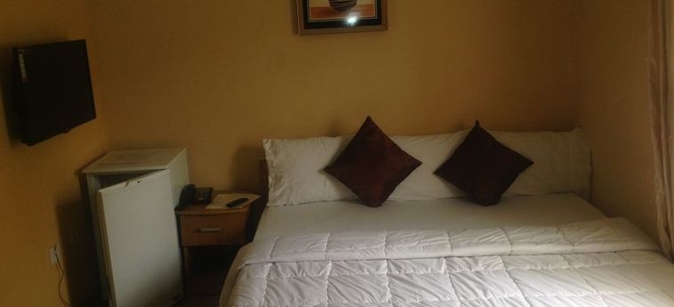 Hotel De Lawrence Court & Suites:  LAGOS