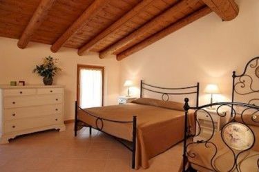 Hotel Residence Borgo Mondragon:  LAKE GARDA 