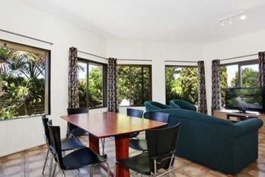 Hotel Newcastle Heights Motel:  LAKE MACQUARIE - NEW SOUTH WALES