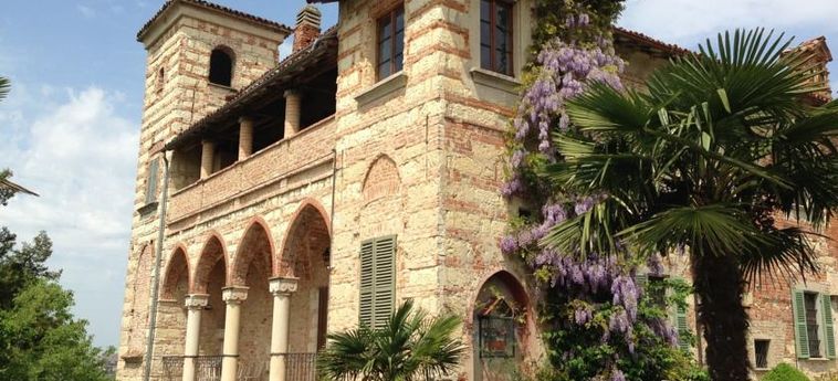 Hotel Castello Di Frassinello:  LANGHE, ROERO AND MONFERRATO