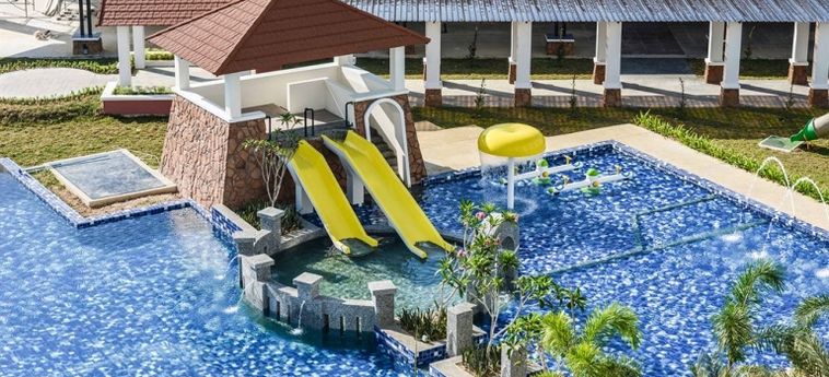 Dayang Bay Serviced Apartment & Resort:  LANGKAWI