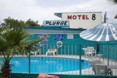 Hotel Motel 8 Plus:  LAS VEGAS (NV)