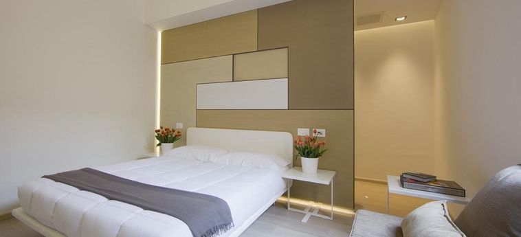 Hotel Santacroce Luxury Rooms:  LECCE