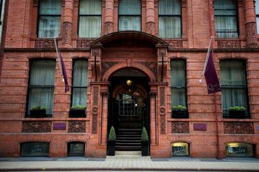 Hotel Quebecs:  LEEDS