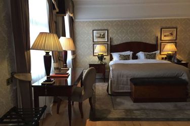 Hotel Quebecs:  LEEDS