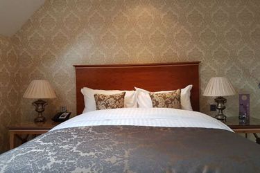 Hotel Quebecs:  LEEDS