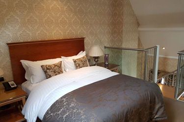 Hotel Quebecs:  LEEDS