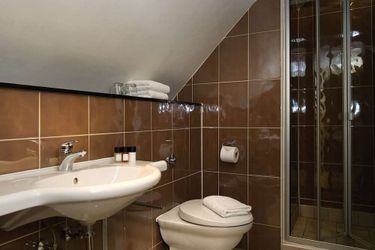 Hotel Quebecs:  LEEDS