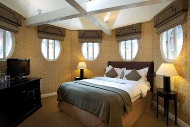 Hotel Quebecs:  LEEDS