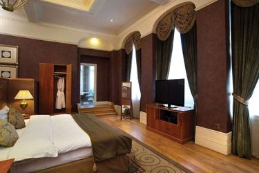 Hotel Quebecs:  LEEDS