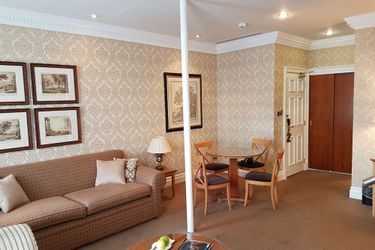 Hotel Quebecs:  LEEDS