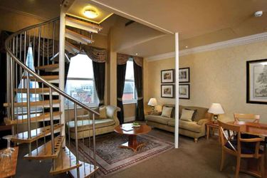 Hotel Quebecs:  LEEDS