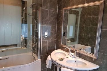 Hotel Quebecs:  LEEDS
