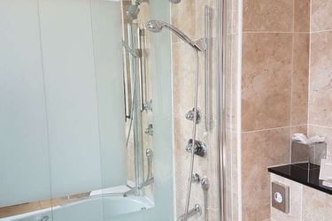 Hotel Quebecs:  LEEDS