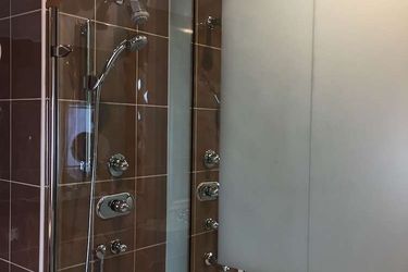 Hotel Quebecs:  LEEDS