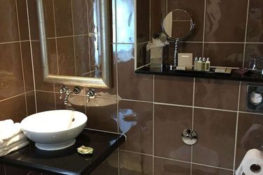 Hotel Quebecs:  LEEDS