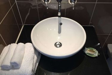 Hotel Quebecs:  LEEDS