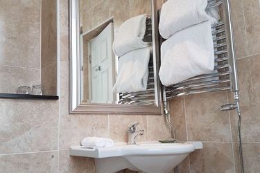 Hotel Quebecs:  LEEDS