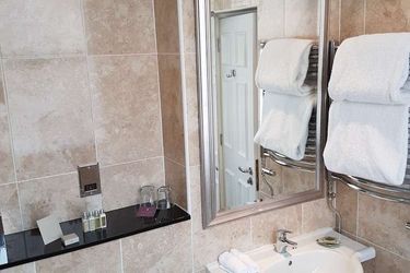 Hotel Quebecs:  LEEDS