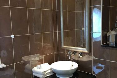 Hotel Quebecs:  LEEDS