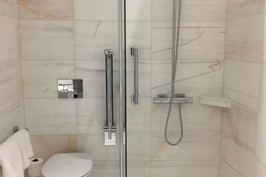 Hotel Quebecs:  LEEDS