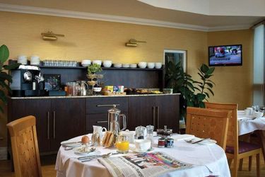Hotel Quebecs:  LEEDS