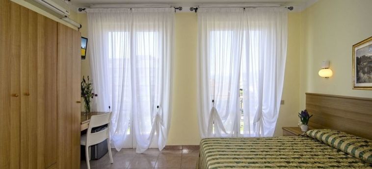 Hotel Nuovo Tirreno:  LIDO DI CAMAIORE - LUCCA
