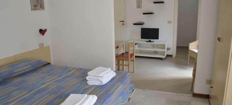 Hotel B&Amp;B La Zattera Lido Di Camaiore - Lucca : Photo 