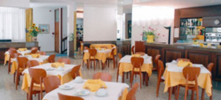 Hotel Meublè Zenith:  LIGNANO SABBIADORO - UDINE