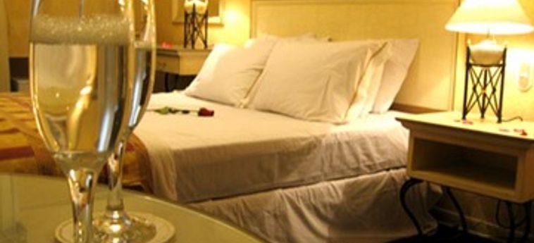 Hotel Leon De Oro Inn & Suites:  LIMA