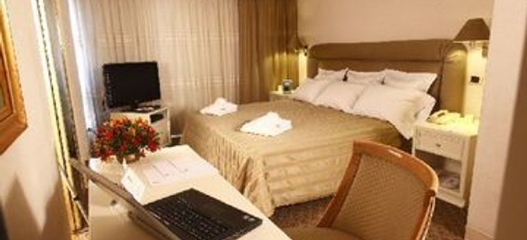 Hotel Suites Del Bosque:  LIMA