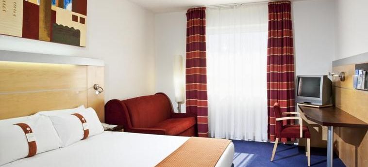 Hotel Holiday Inn Express Lisbon - Oeiras:  LISBON