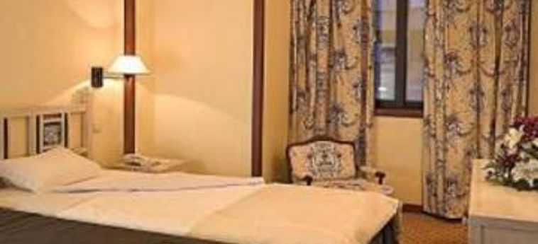 Hotel Real Residencia Suite:  LISBONNE