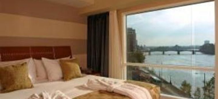 Hotel Plaza On The River, London:  LONDON