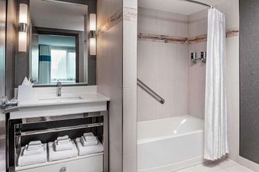 Hotel Four Points By Sheraton London:  LONDON