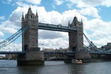 Moli Collection London Bridge Serviced Apartments:  LONDON