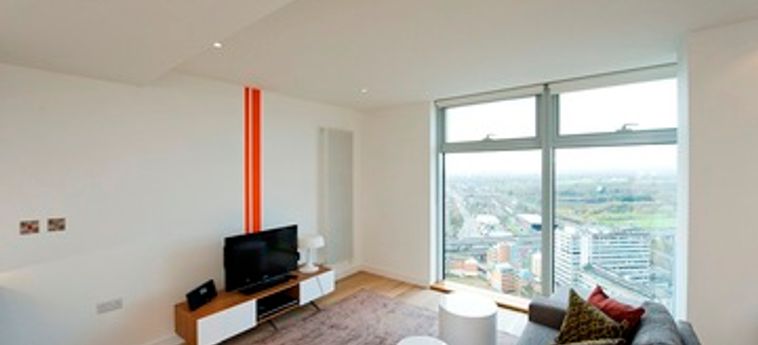 Go Native Stratford East Apartments:  LONDRA