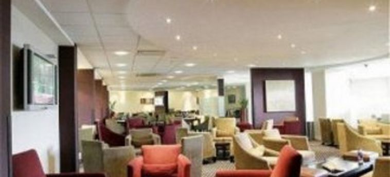 Hotel Holiday Inn Express London Stansted Airport:  LONDRES - AEROPORT DE STANSTED