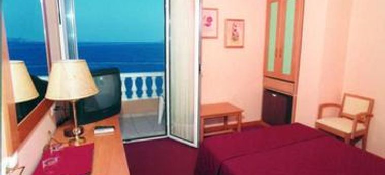 Hotel Mantas Seaside:  LOUTRAKI