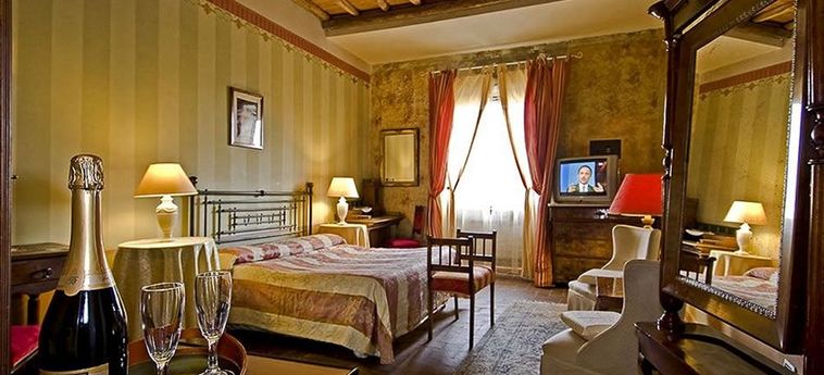 Hotel Al Tuscany B&b:  LUCCA