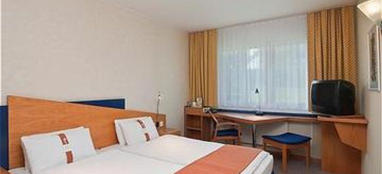 Hotel Holiday Inn Express Luzern - Neuenkirch:  LUCERNA