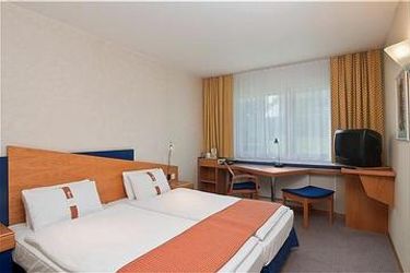 Hotel Holiday Inn Express Luzern - Neuenkirch:  LUCERNE